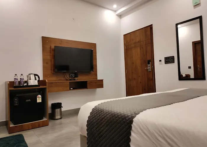 Emerald Suites
